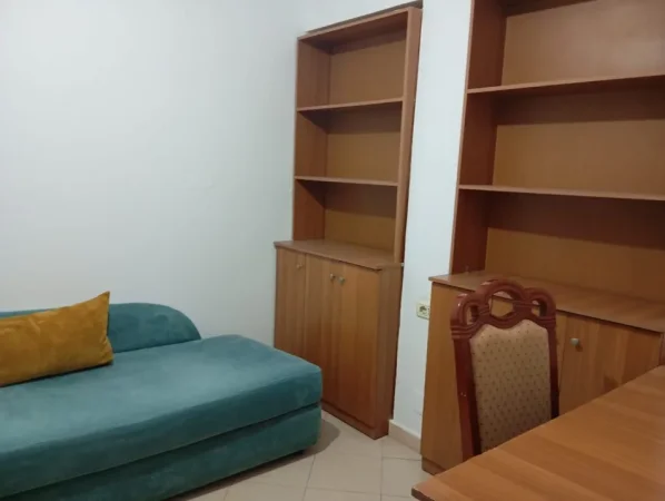 Tirane, jepet me qera apartament 2+1 Kati 1, 80 m² 500 € (Rruga e Elbasanit)