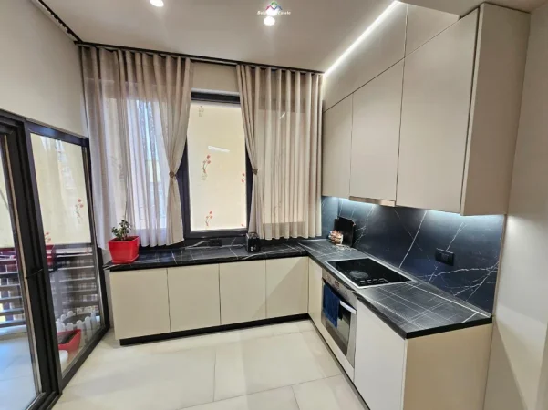 Shqiperi, jepet me qera apartament 1+1+Ballkon , 75 m² 800 € (Sulejman Delvina)