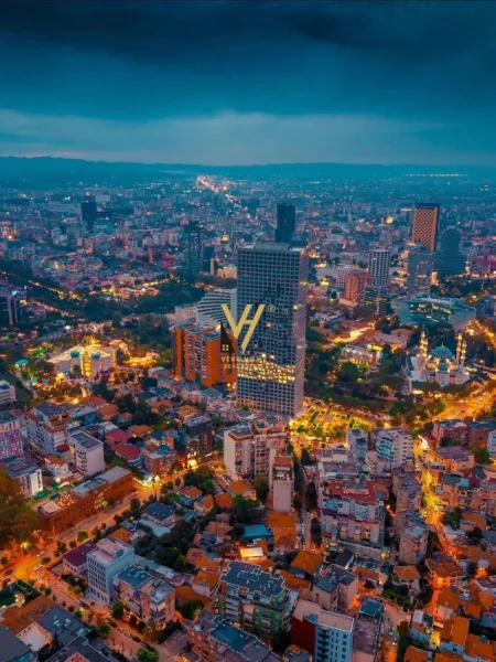 Tirane, jepet me qera zyre Kati 16, 475 m² 12.000 € (DOWNTOWN ONE)