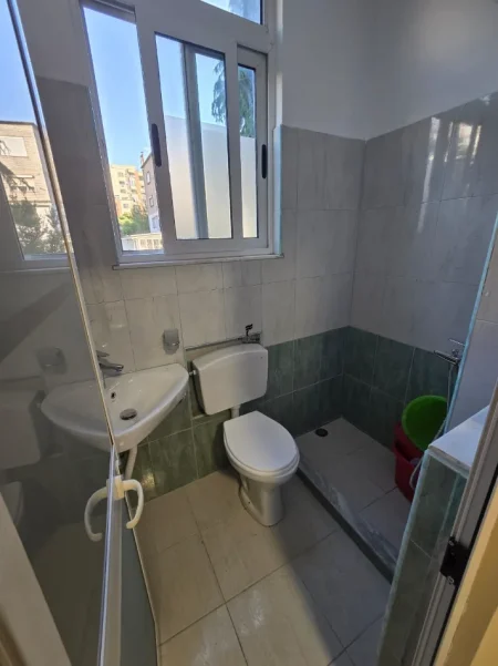 Tirane, jepet me qera garsonier Kati 2, 40 m² 480 € (21 DHJETORI)