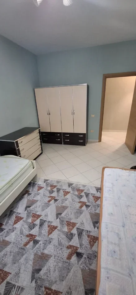 Tirane, jepet me qera apartament 2+1+Ballkon Kati 3, 106 m² 500 € (Rruga loni ligori Astir)