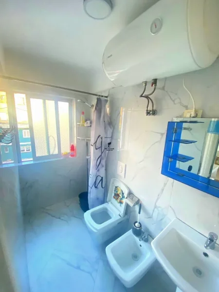 Tirane, jepet me qera garsonier Kati 4, 40 m² 440 € (21 DHJETORI)