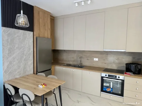 Tirane, jepet me qera apartament 1+1+Ballkon Kati 2, 65 m² 600 € (Kompleksi Trio Towers)