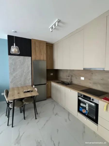 Tirane, jepet me qera apartament 1+1+Ballkon Kati 2, 65 m² 600 € (Kompleksi Trio Towers)