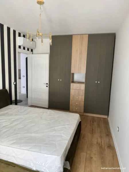 Tirane, jepet me qera apartament 1+1+Ballkon Kati 2, 65 m² 600 € (Kompleksi Trio Towers)