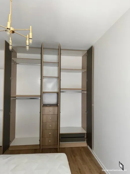 Tirane, jepet me qera apartament 1+1+Ballkon Kati 2, 65 m² 600 € (Kompleksi Trio Towers)