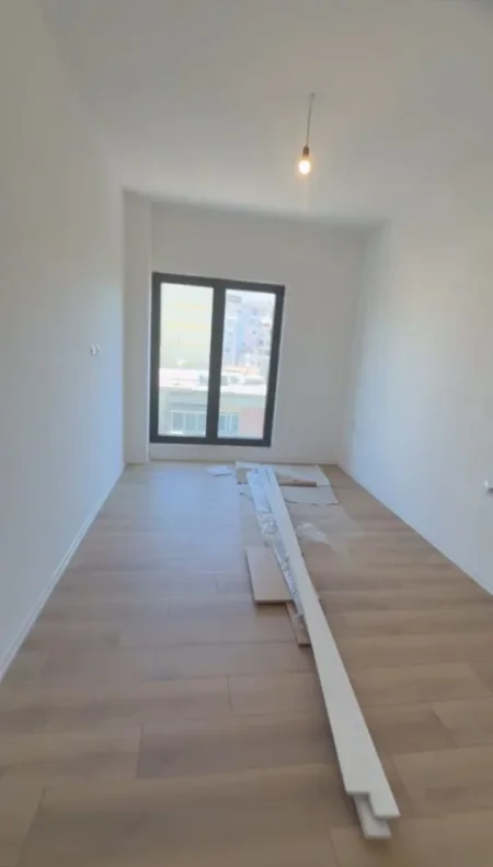 Tirane, jepet me qera ambjent biznesi Kati 4, 60 m² 750 € (Rruga e Barrikadave)