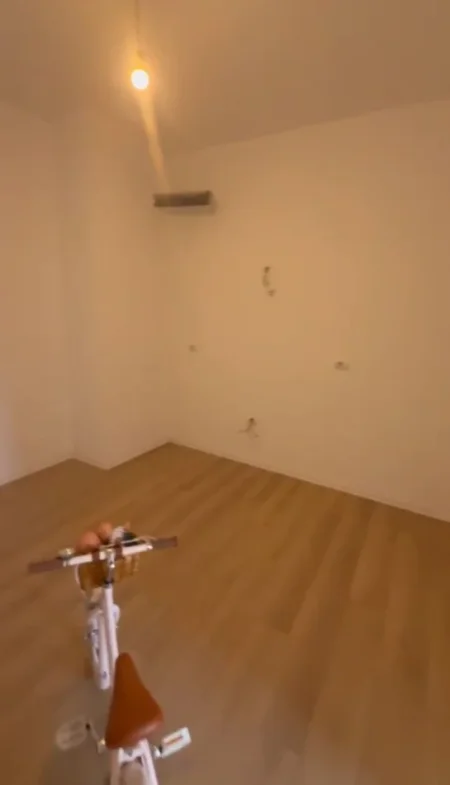 Tirane, jepet me qera ambjent biznesi Kati 4, 60 m² 750 € (Rruga e Barrikadave)
