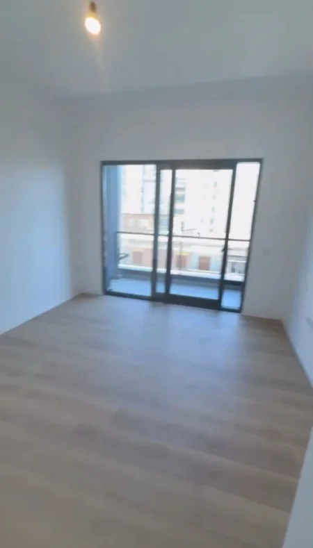 Tirane, jepet me qera ambjent biznesi Kati 4, 60 m² 750 € (Rruga e Barrikadave)