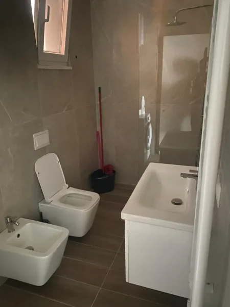 Tirane, jepet me qera apartament 2+1+Ballkon Kati 3, 100 m² 850 € (Trio Tower Residence)