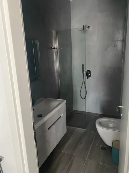 Tirane, jepet me qera apartament 2+1+Ballkon Kati 3, 100 m² 850 € (Trio Tower Residence)