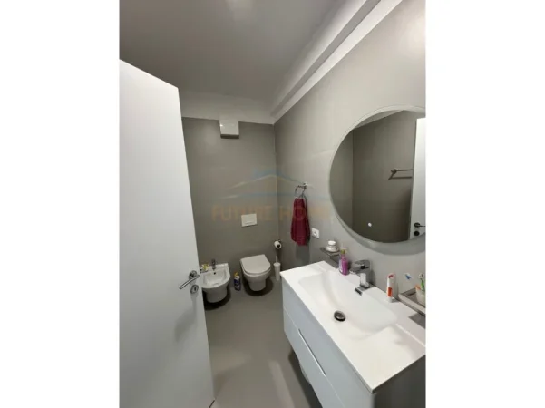 Tirane, jepet me qera apartament 2+1+Ballkon Kati 6, 90 m² 400 € (Univers City)