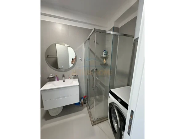 Tirane, jepet me qera apartament 2+1+Ballkon Kati 6, 90 m² 400 € (Univers City)