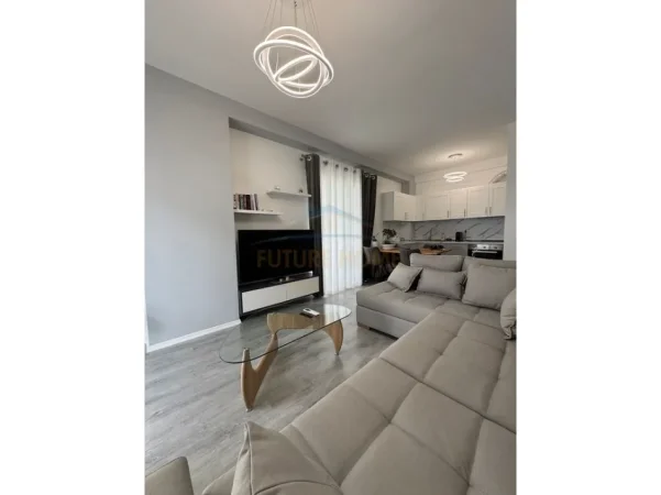 Tirane, jepet me qera apartament 2+1+Ballkon Kati 6, 90 m² 400 € (Univers City)