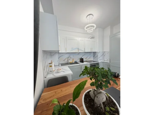 Tirane, jepet me qera apartament 2+1+Ballkon Kati 6, 90 m² 400 € (Univers City)