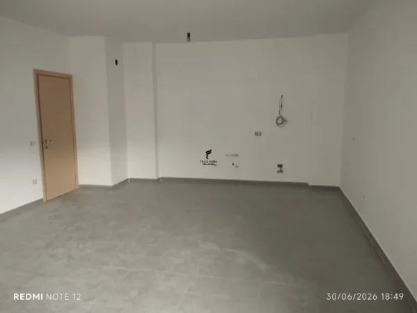 Tirane, jepet me qera apartament 1+1 Kati 2, 80 m² 550 € (PORCELAN)