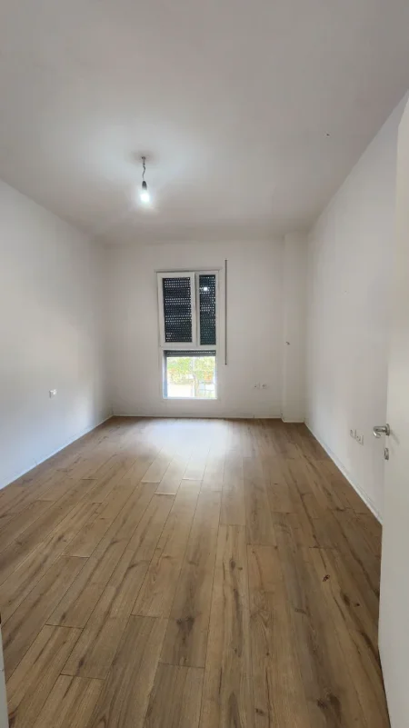 Tirane, jepet me qera zyre Kati 2, 100 m² 570 € (Don Bosko)