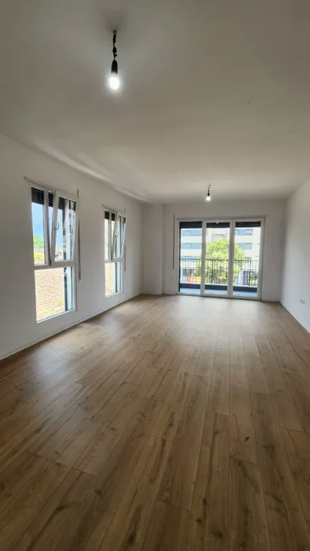 Tirane, jepet me qera zyre Kati 2, 100 m² 570 € (Don Bosko)