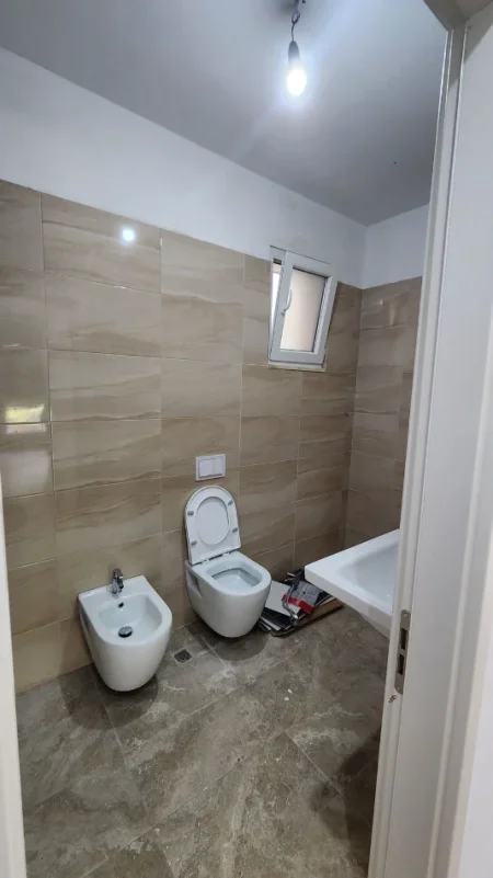 Tirane, jepet me qera zyre Kati 2, 100 m² 570 € (Don Bosko)