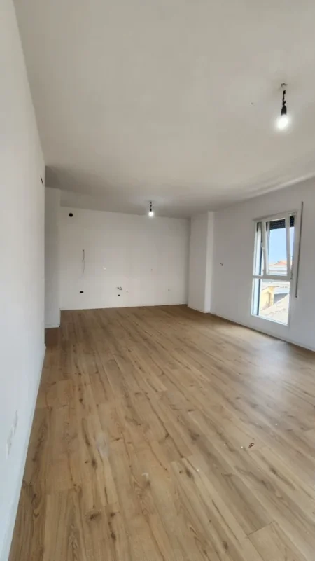Tirane, jepet me qera zyre Kati 2, 100 m² 570 € (Don Bosko)