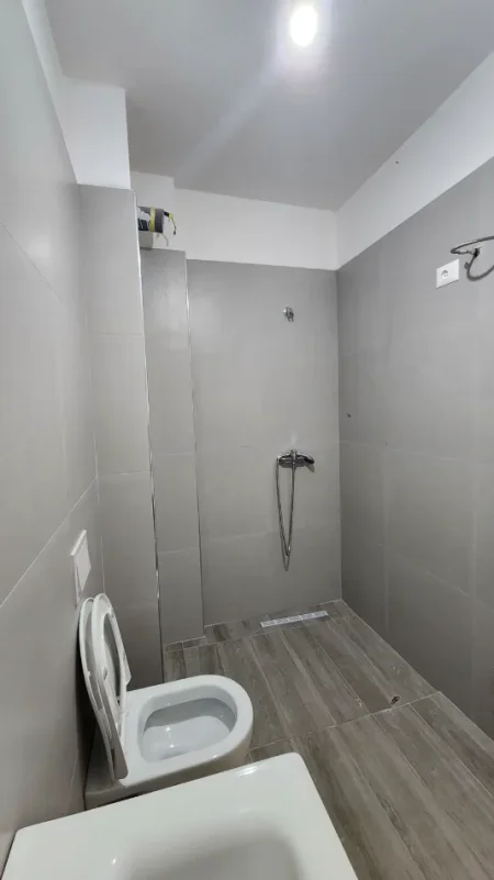 Tirane, jepet me qera zyre Kati 2, 100 m² 570 € (Don Bosko)