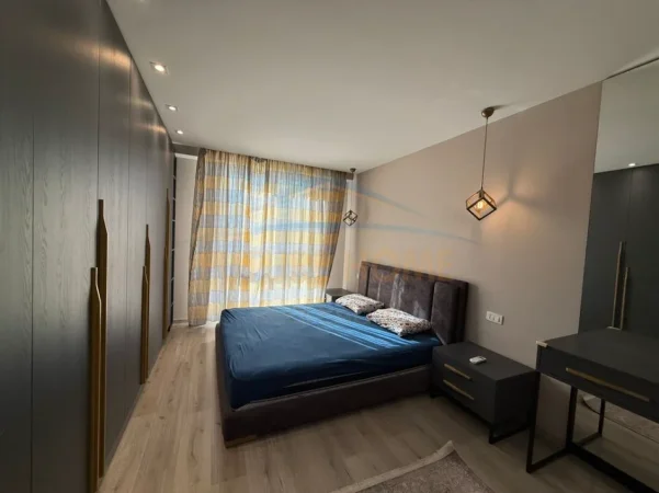 Tirane, jepet me qera apartament 2+1+Ballkon Kati 6, 100 m² 750 € (Fusha e Aviacionit)