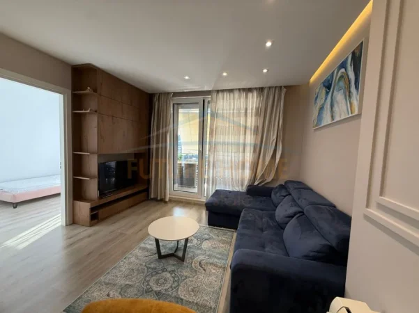 Tirane, jepet me qera apartament 2+1+Ballkon Kati 6, 100 m² 750 € (Fusha e Aviacionit)