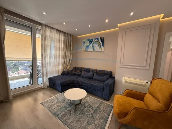 Tirane, jepet me qera apartament 2+1+Ballkon Kati 6, 100 m² 750 € (Fusha e Aviacionit)