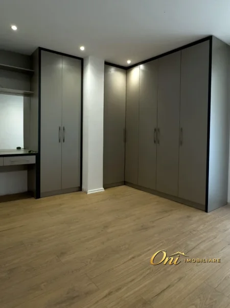 Tirane, shitet apartament 2+1 Kati 5, 93 m² 140.000 € (PRANE PASTICERI MELISA)
