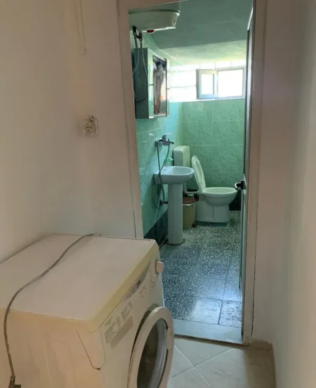 Tirane, jepet me qera apartament 2+1 Kati 1, 65 m² 300 € (Qyteti Studenti)