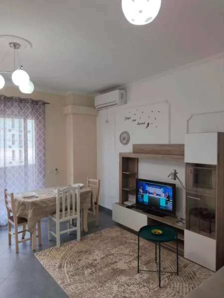 Tirane, jepet me qera apartament 1+1 Kati 4, 70 m² 600 € (RRUGA NDRE MJEDA)
