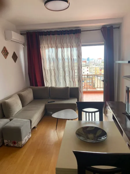 Tirane, jepet me qera apartament 1+1 Kati 6, 65 m² 500 € (Xhamllik ,Rruga Xhanfize Keko)