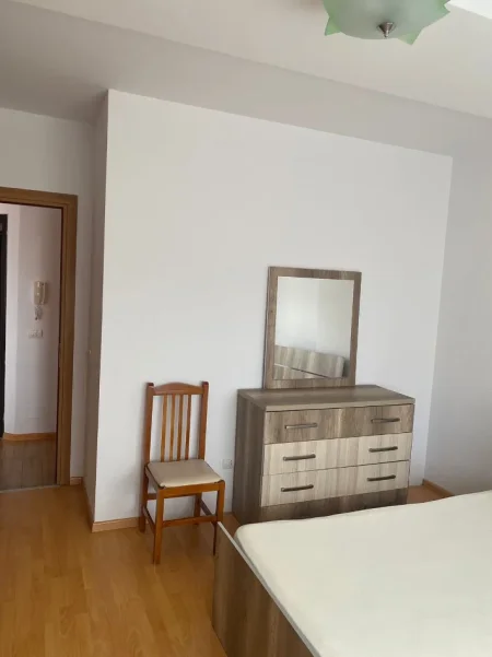 Tirane, jepet me qera apartament 1+1 Kati 6, 65 m² 500 € (Xhamllik ,Rruga Xhanfize Keko)