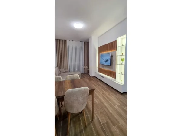 Tirane, jepet me qera apartament 1+1+Ballkon Kati 15, 78 m² 700 € (bulevardi i ri)