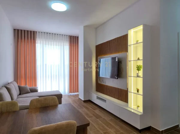 Tirane, jepet me qera apartament 1+1+Ballkon Kati 15, 78 m² 700 € (bulevardi i ri)