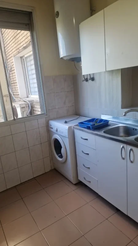 Tirane, jepet me qera apartament 1+1 Kati 3, 64 m² 500 € (Mozaiku i Tiranes ,21 Dhjetori)