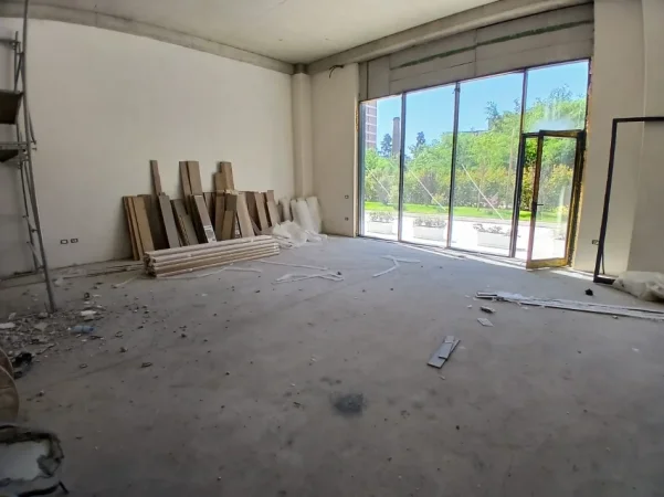 Tirane, jepet me qera nga Pronari, pa-komision ambjent biznesi Kati 0, 87 m² 900 € (Rruga Don Bosko)