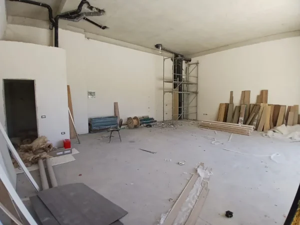 Tirane, jepet me qera nga Pronari, pa-komision ambjent biznesi Kati 0, 87 m² 900 € (Rruga Don Bosko)