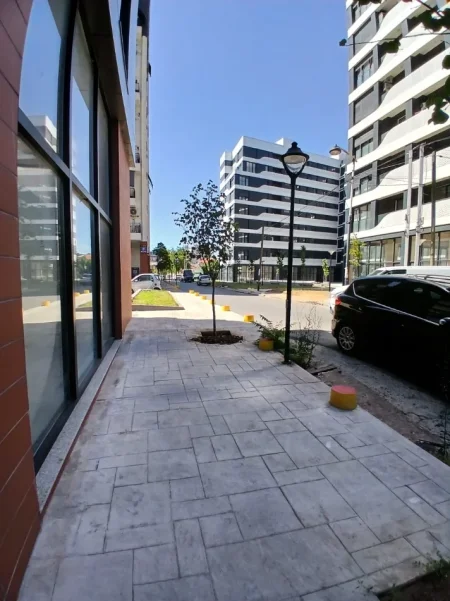 Tirane, jepet me qera nga Pronari, pa-komision ambjent biznesi Kati 0, 50 m² 500 € (Rruga Don Bosko)
