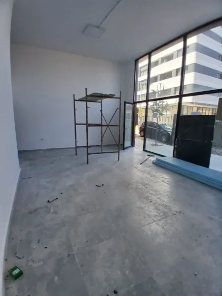 Tirane, jepet me qera nga Pronari, pa-komision ambjent biznesi Kati 0, 50 m² 500 € (Rruga Don Bosko)