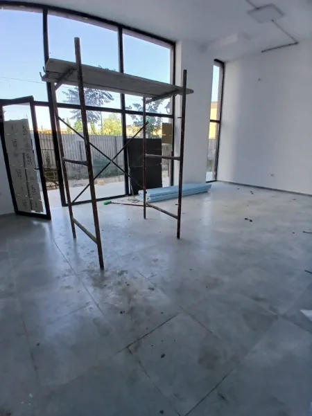Tirane, jepet me qera nga Pronari, pa-komision ambjent biznesi Kati 0, 50 m² 500 € (Rruga Don Bosko)