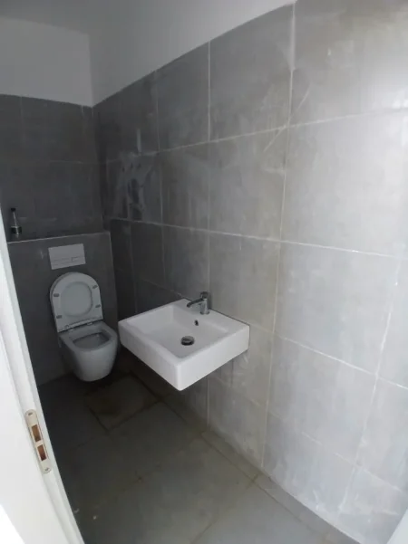 Tirane, jepet me qera nga Pronari, pa-komision ambjent biznesi Kati 0, 50 m² 500 € (Rruga Don Bosko)