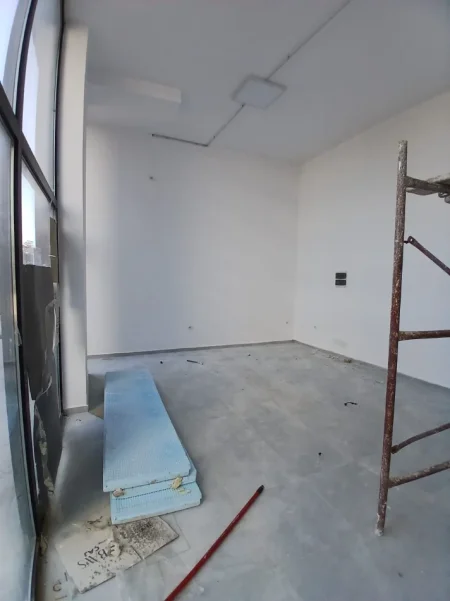 Tirane, jepet me qera nga Pronari, pa-komision ambjent biznesi Kati 0, 50 m² 500 € (Rruga Don Bosko)