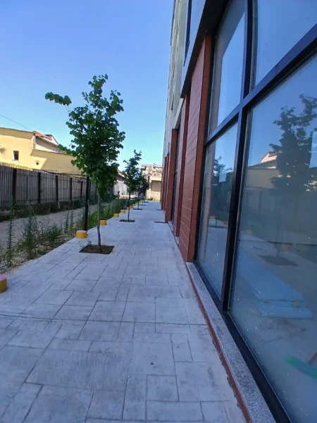 Tirane, jepet me qera nga Pronari, pa-komision ambjent biznesi Kati 0, 50 m² 500 € (Rruga Don Bosko)