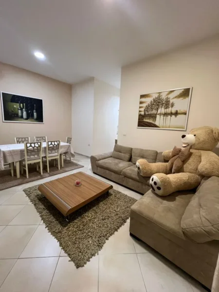 Tirane, jepet me qera apartament 1+1 Kati 1, 65 m² 400 € (Fresku)