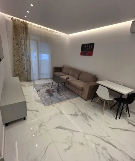 Tirane, jepet me qera apartament 1+1 Kati 2, 65 m² 550 € (LAPRAKE)