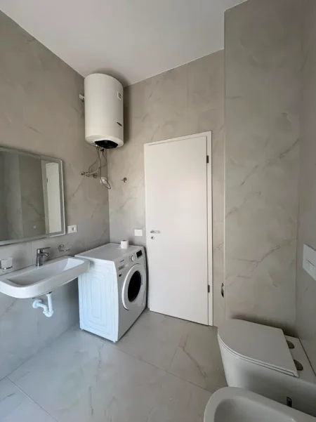 Tirane, jepet me qera apartament 1+1+Ballkon Kati 5, 65 m² 400 € (Kompleksi Kaimi Ali Dem)