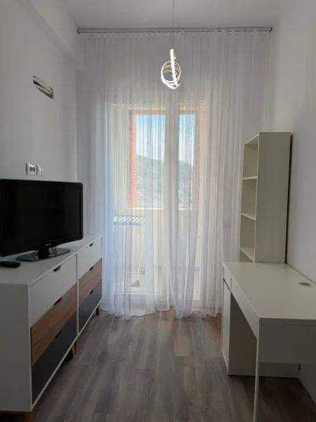 Tirane, jepet me qera apartament 2+1+Ballkon Kati 10, 90 m² 600 € (Golden Park 3) prane Rruges se Kavajes
