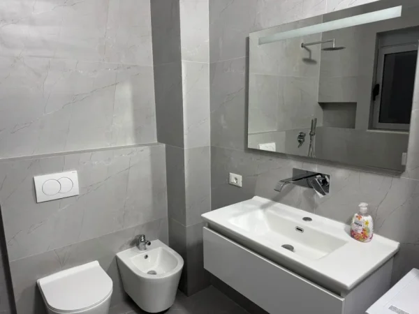 Tirane, jepet me qera apartament 1+1 Kati 2, 50 m² 450 € (Astir)
