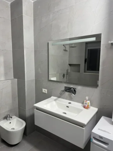 Tirane, jepet me qera apartament 1+1 Kati 2, 50 m² 450 € (Astir)
